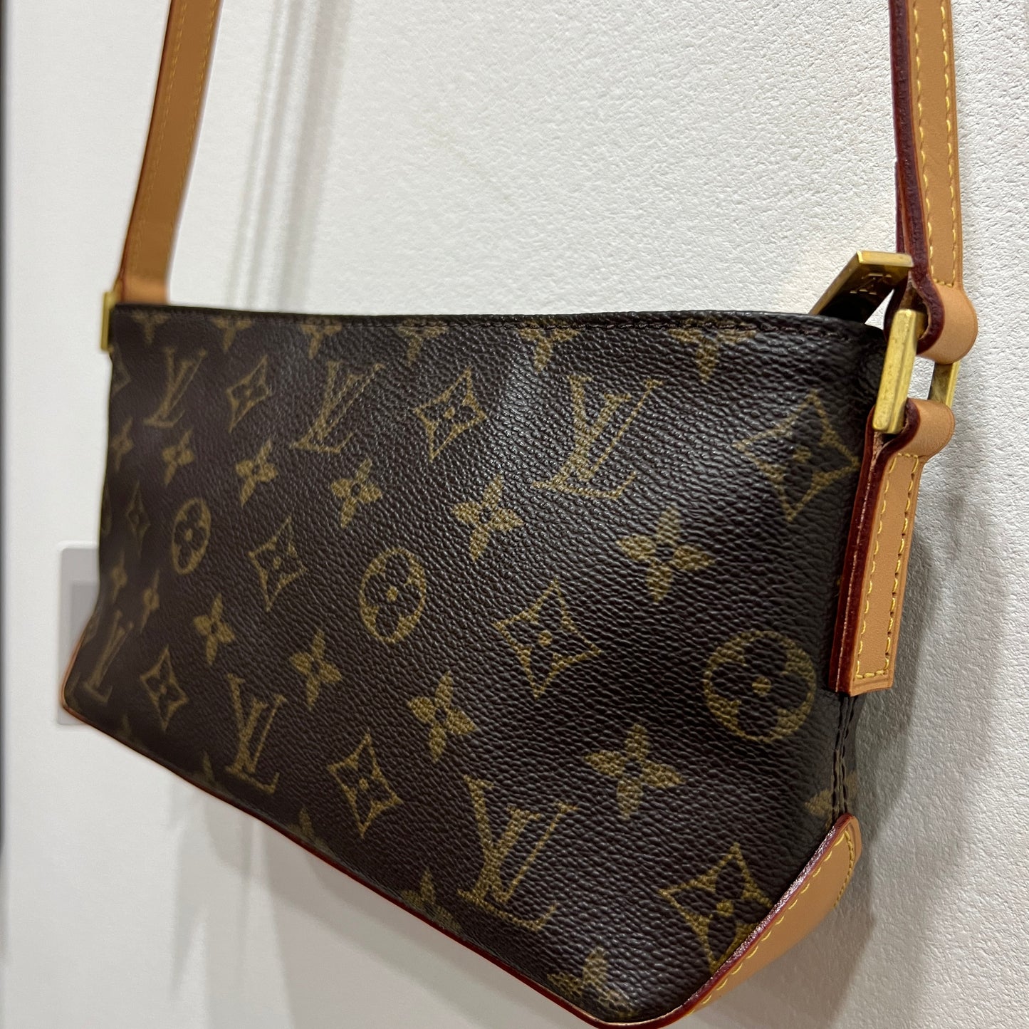LOUIS VUITTON Trotteur Crossbody