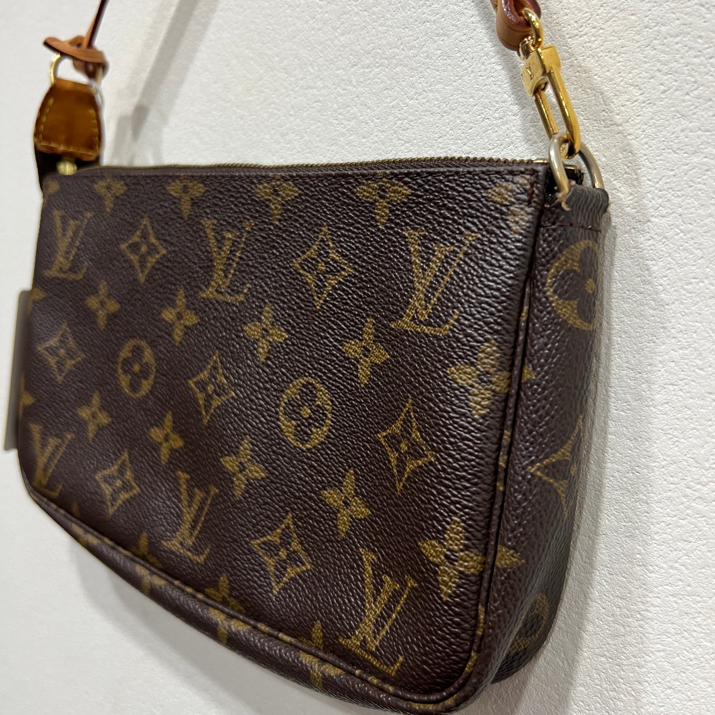 LOUIS VUITTON Accessory Pochette