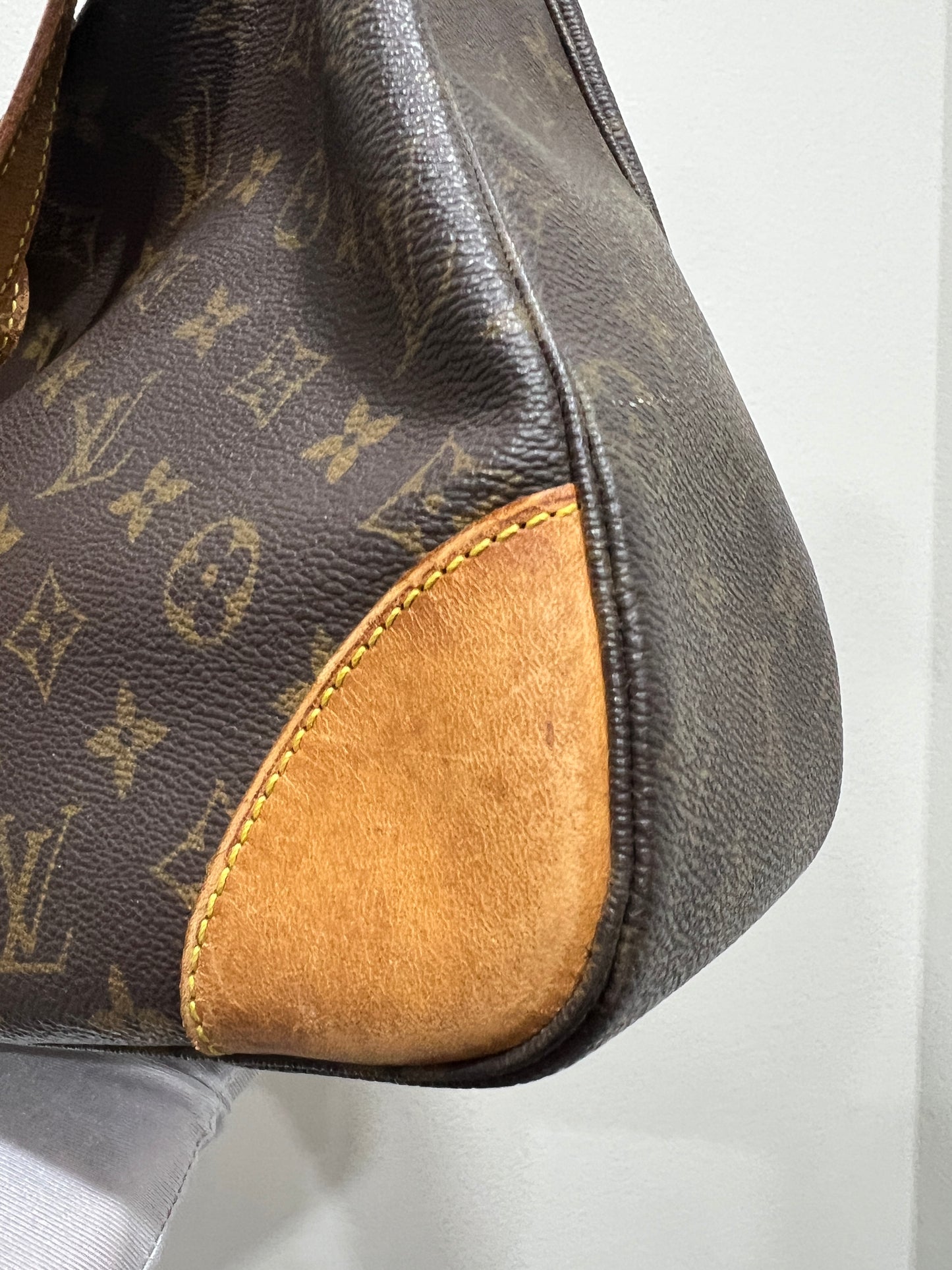 LOUIS VUITTON Boulogne 30 Shoulder bag