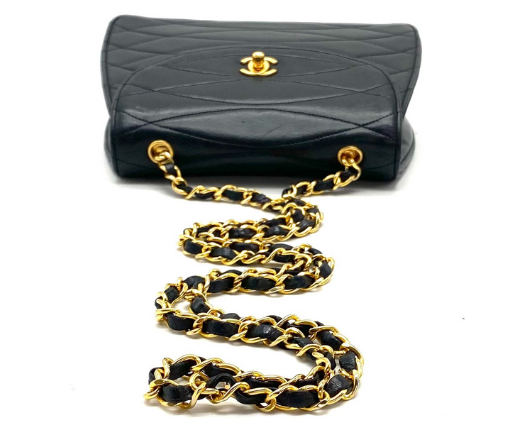 CHANEL Kelly Wave Chain Shoulder Bag 24K gold