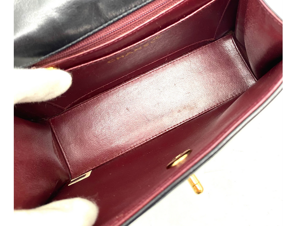 CHANEL Kelly Wave Chain Shoulder Bag 24K gold