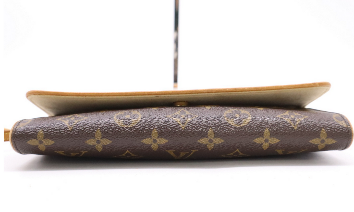 LOUIS VUITTON Pochette Twin