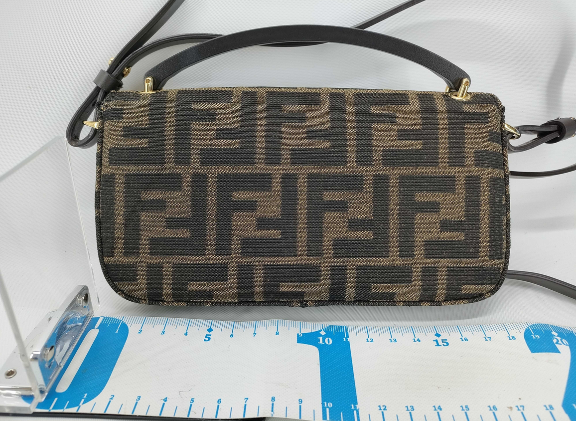 FENDI mamma baguette