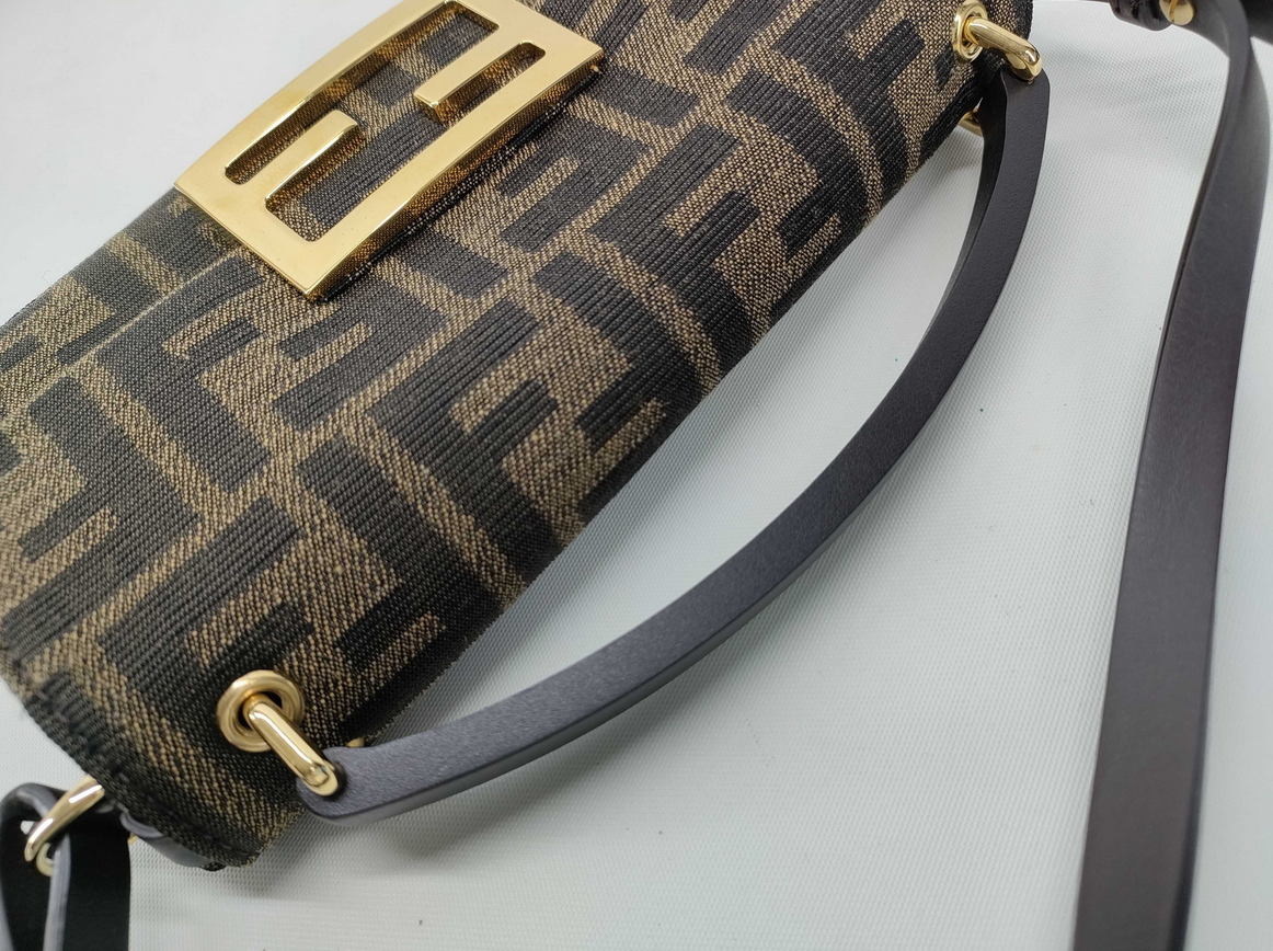 FENDI mamma baguette