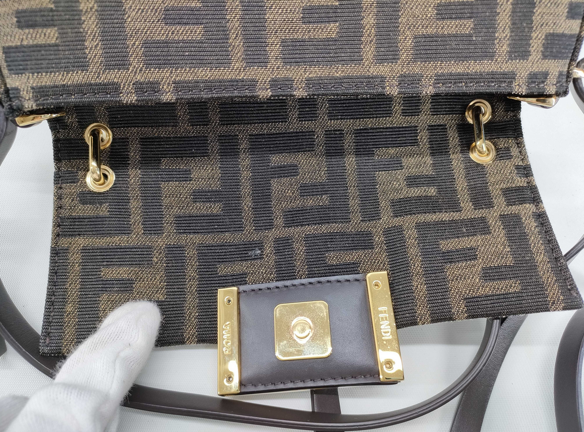 FENDI mamma baguette