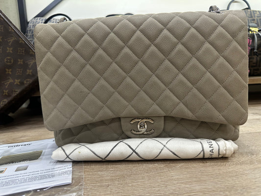 Chanel double flap maxi caviar grey