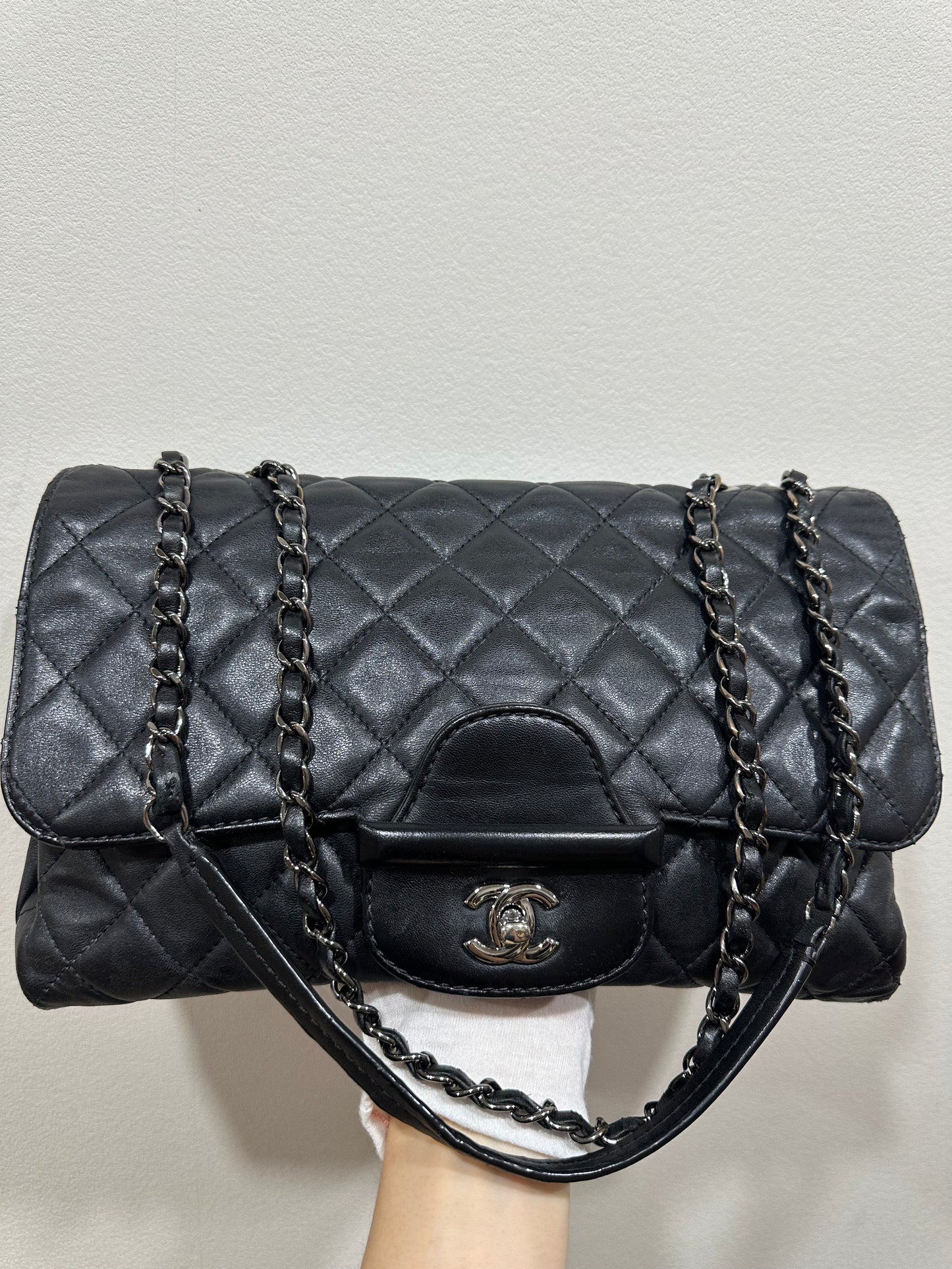 Chanel flap shoulder bag