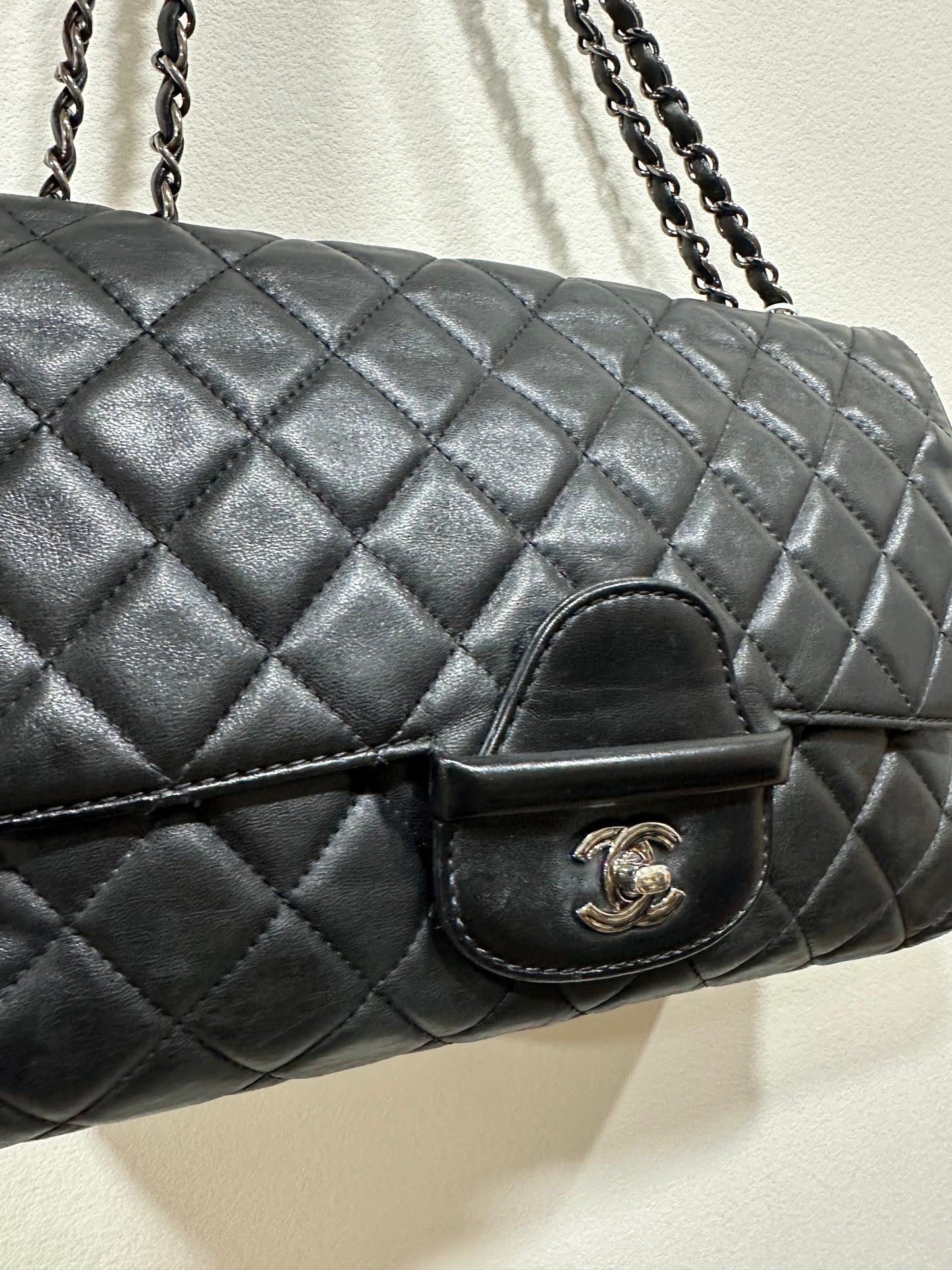 Chanel flap shoulder bag