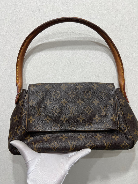 LOUIS VUITTON Shoulder bag