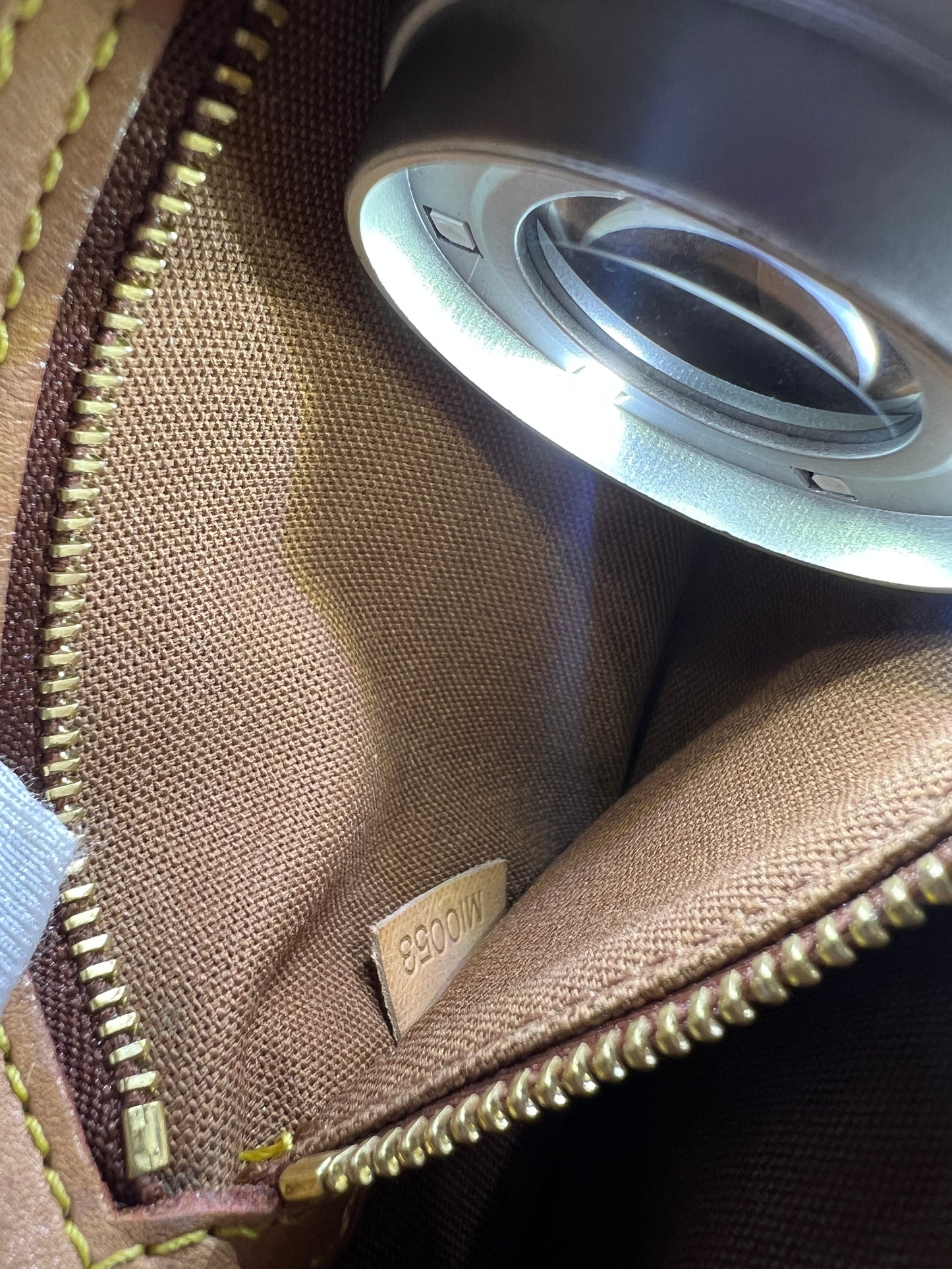 LOUIS VUITTON Shoulder bag