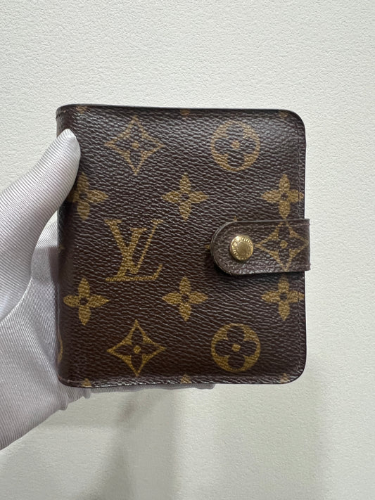 LOUIS VUITTON Wallet