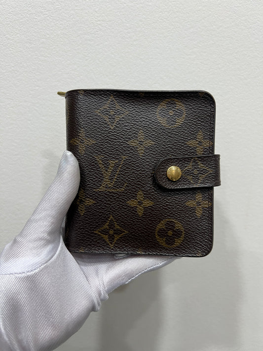 LOUIS VUITTON Wallet