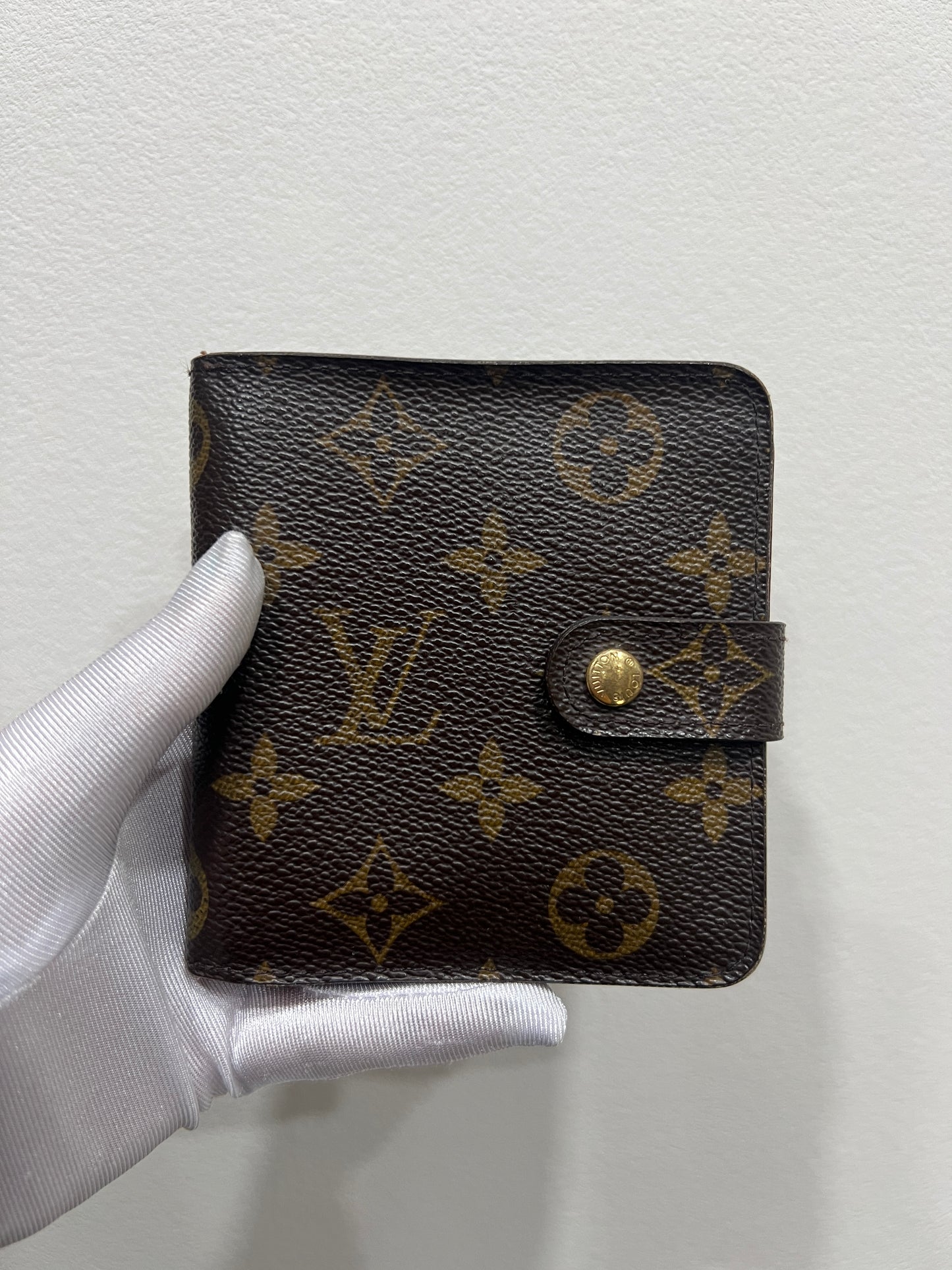 LOUIS VUITTON wallet