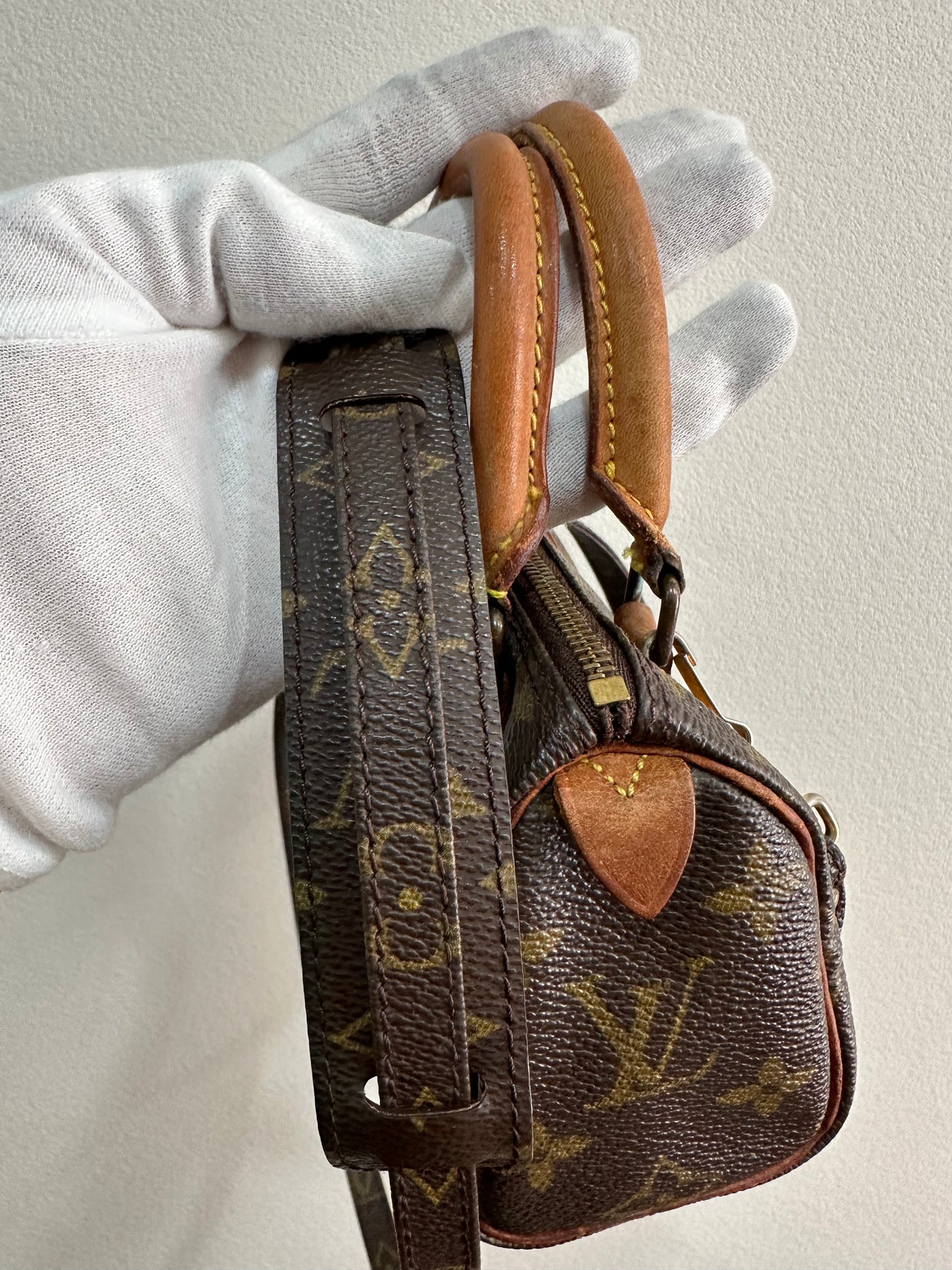 Louis Vuitton mini speedy