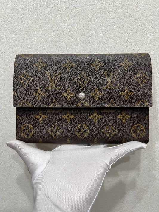 LOUIS VUITTON TRI-FOLD WALLET
