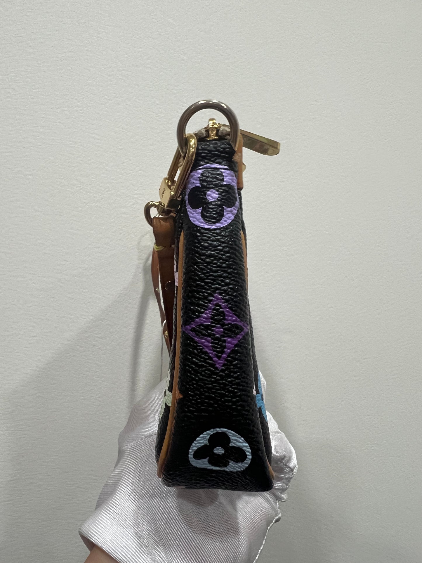 LOUIS VUITTON Pouchette x Murakami