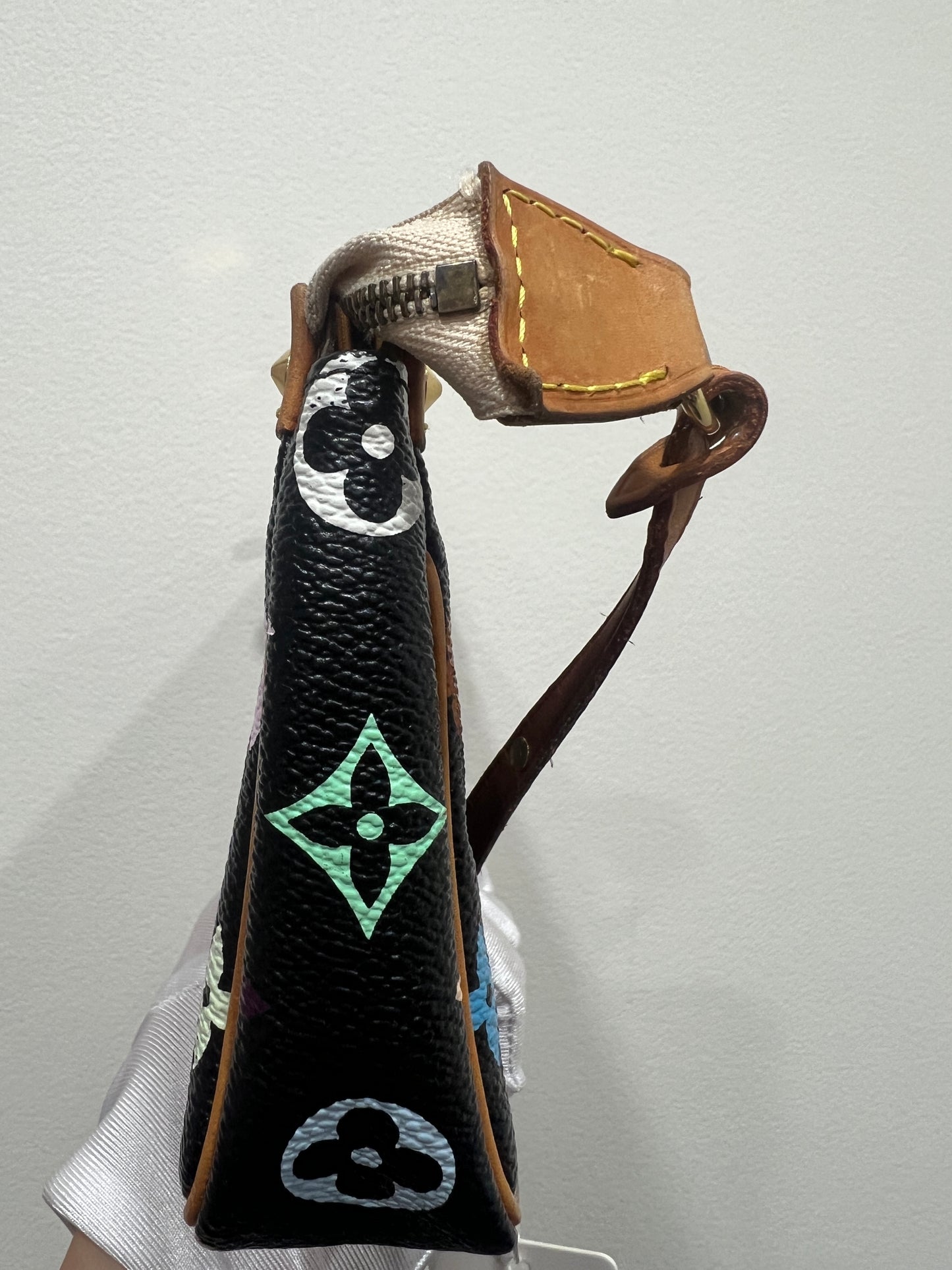 LOUIS VUITTON Pouchette x Murakami