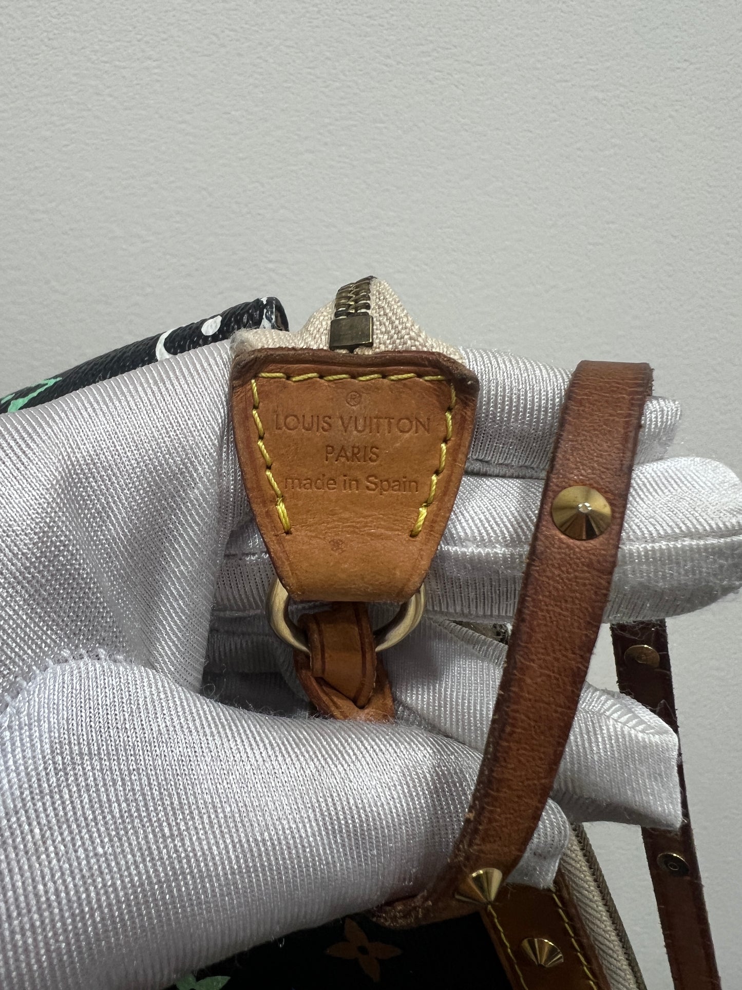 LOUIS VUITTON Pouchette x Murakami