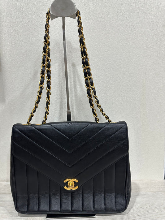 CHANEL Lamb Skin Leather (V-stitch)
