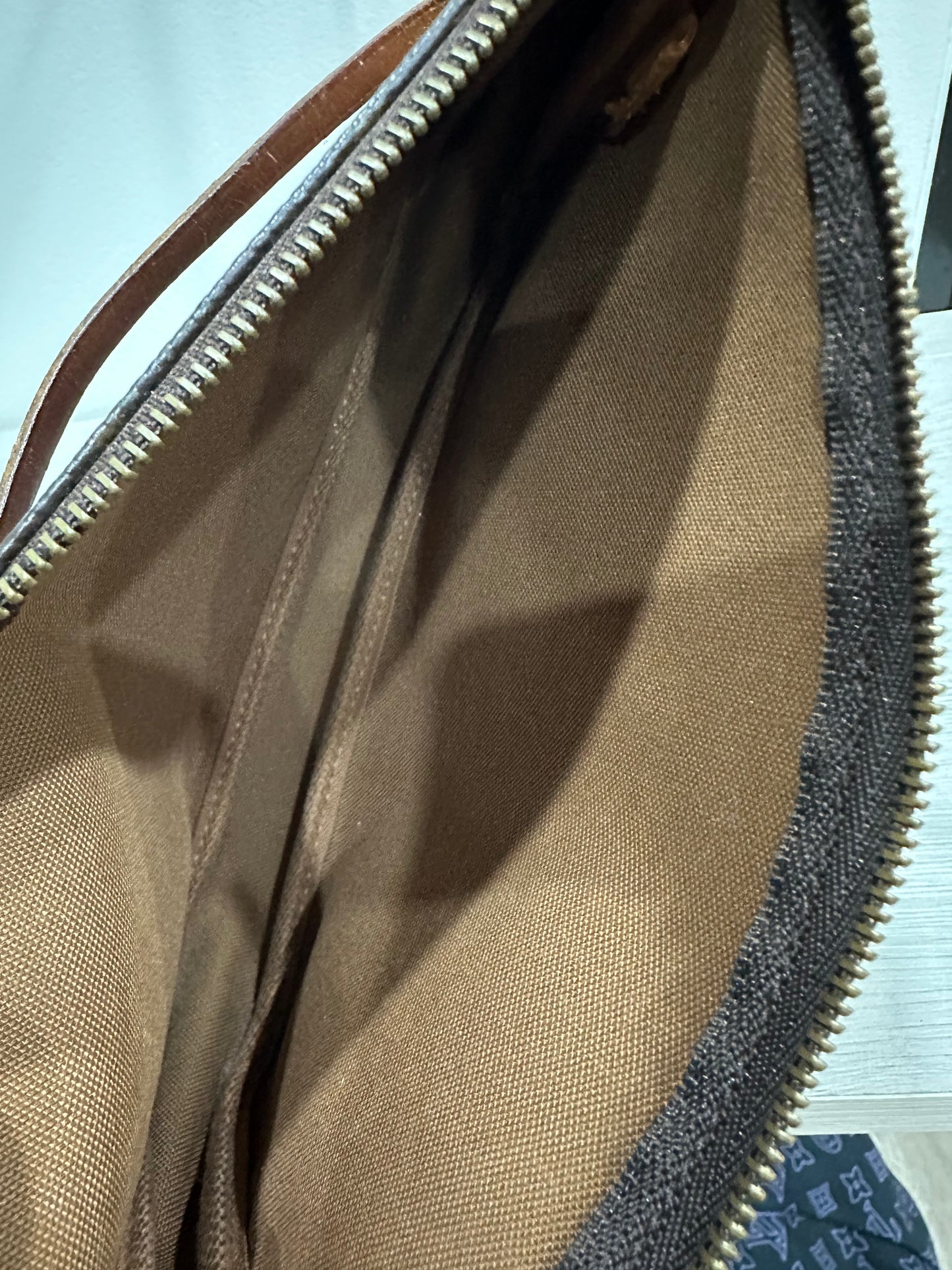 LOUIS VUITTON pochette Accessoires