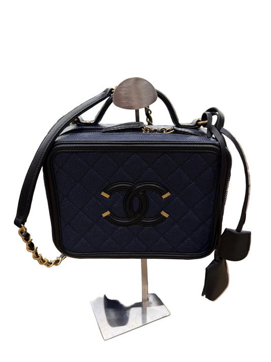 CHANEL CC Filigree Vanity Case Quilted Caviar Medium