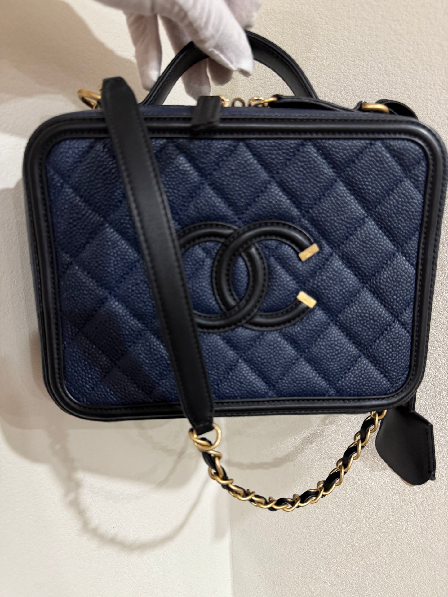 CHANEL CC Filigree Vanity Case Quilted Caviar Medium