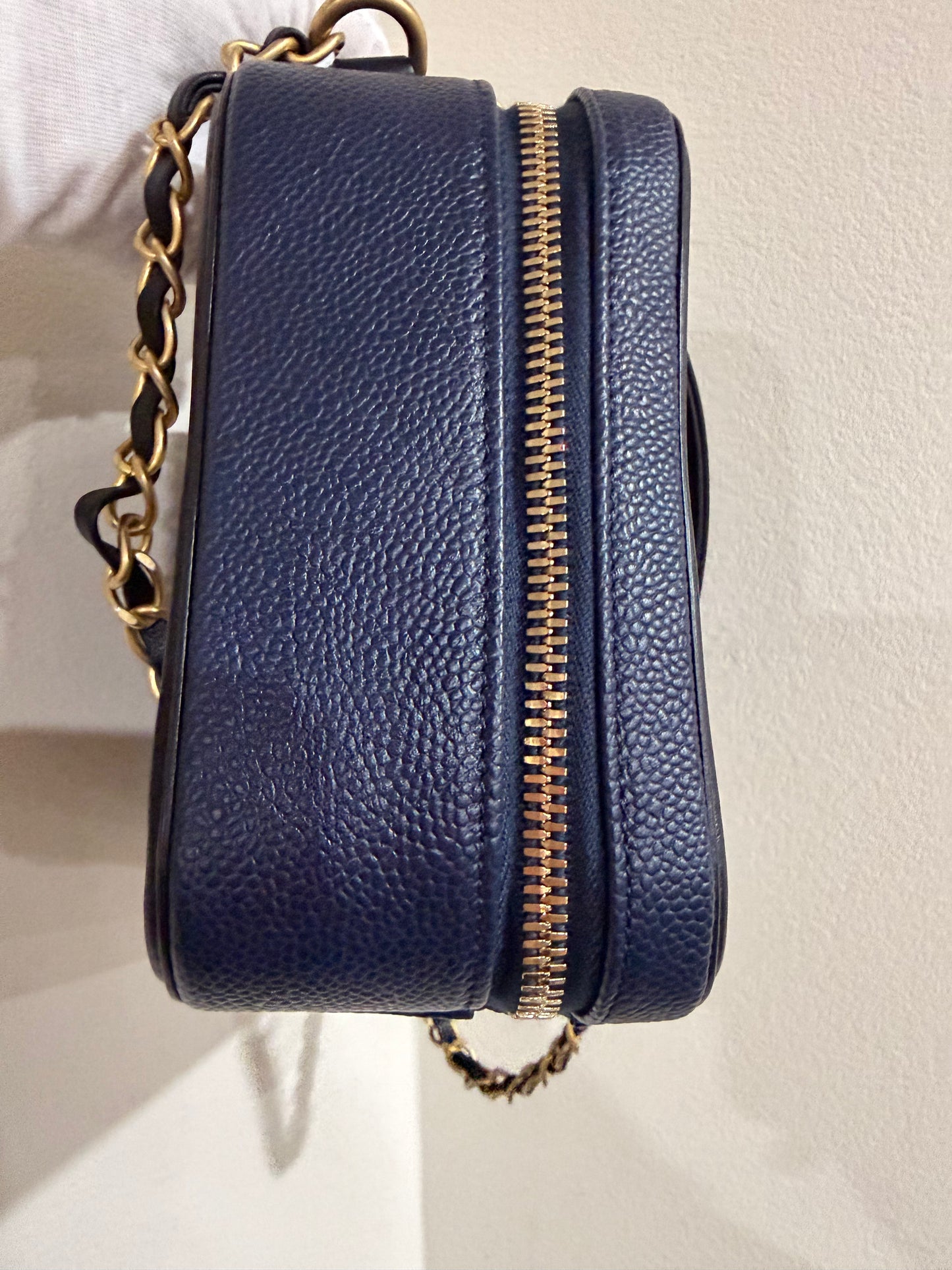 CHANEL CC Filigree Vanity Case Quilted Caviar Medium