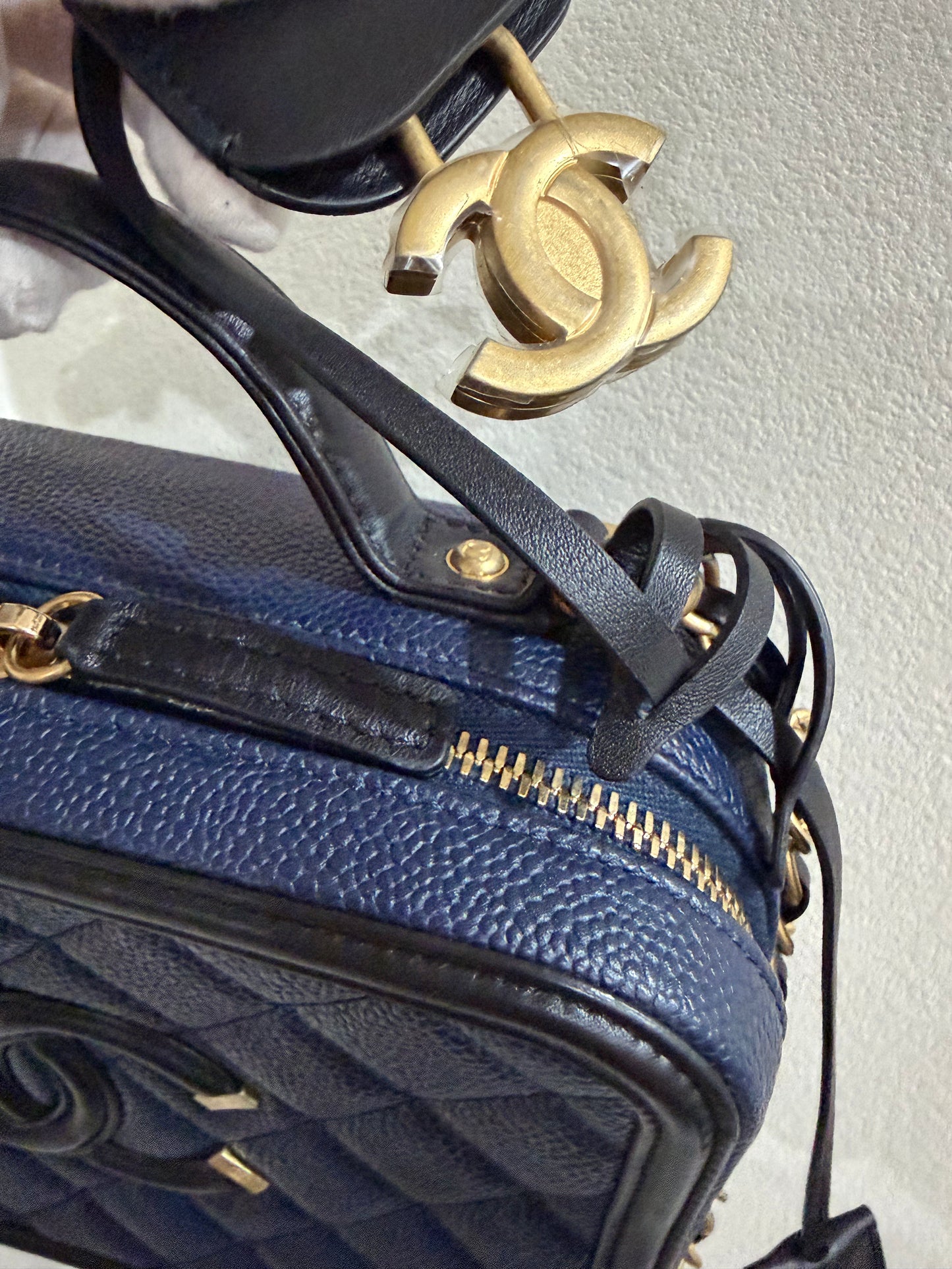 CHANEL CC Filigree Vanity Case Quilted Caviar Medium