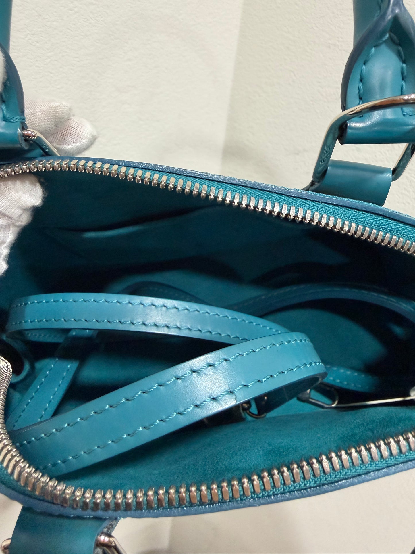 Louis Vuitton Alma bb epi