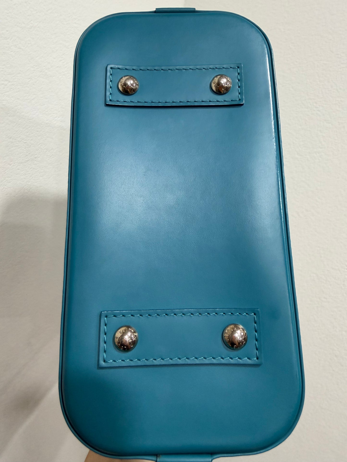 Louis Vuitton Alma bb epi