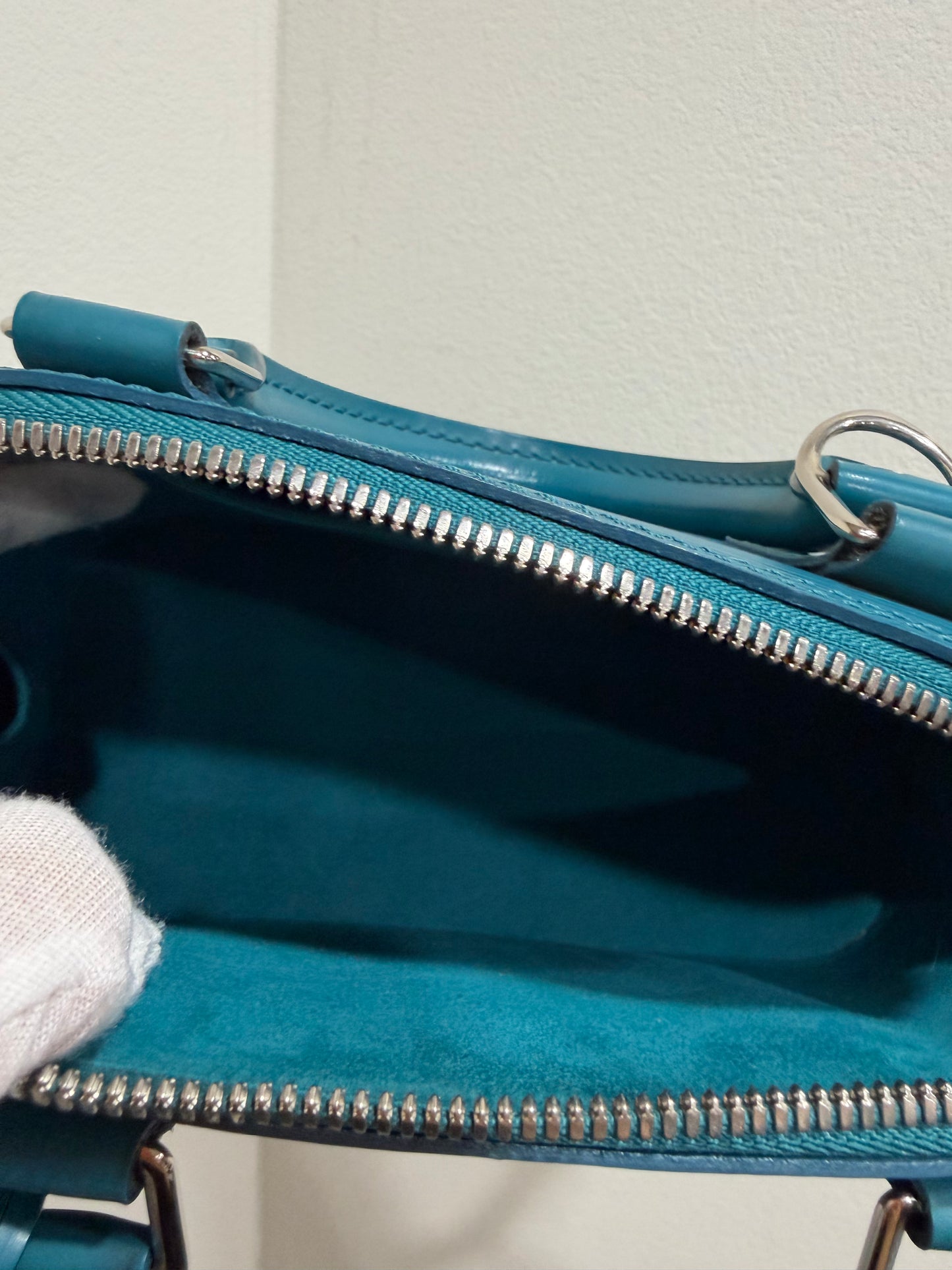 Louis Vuitton Alma bb epi