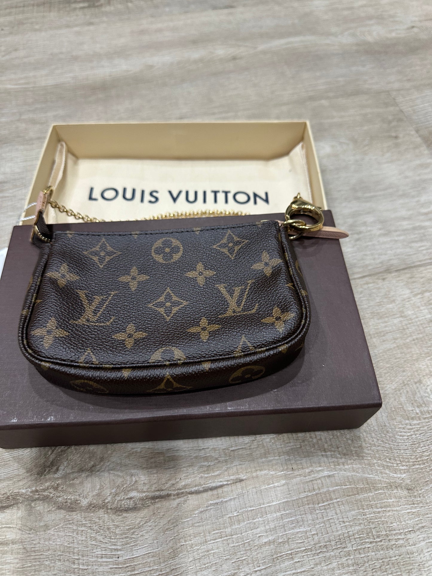 Louis Vuitton mini pochette accessoires