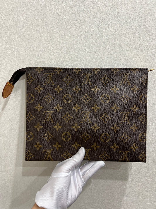 LOUIS VUITTON Toiletry Pouch/Clutch