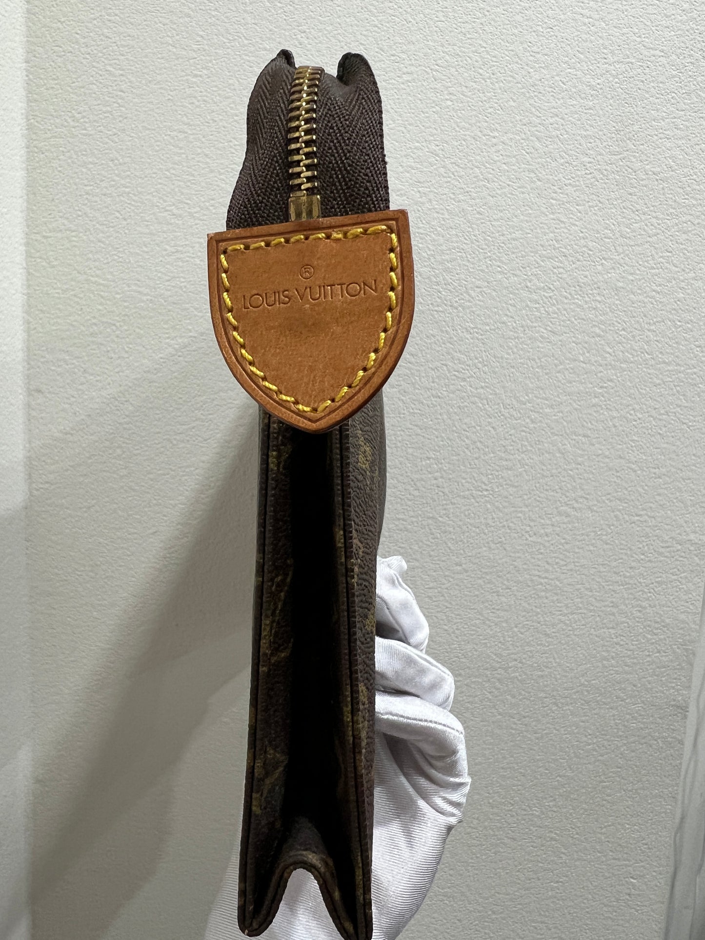 LOUIS VUITTON Toiletry Pouch/Clutch