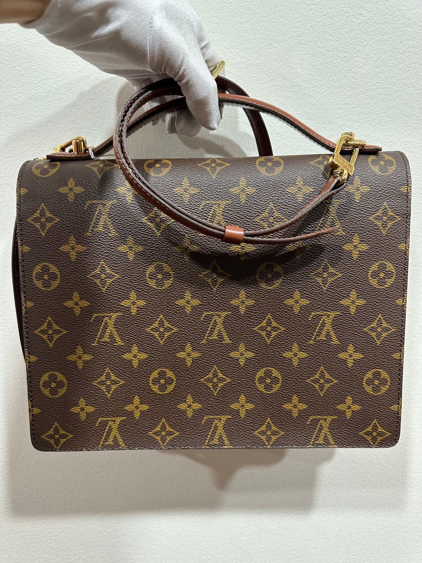 LOUIS VUITTON Monceau 28