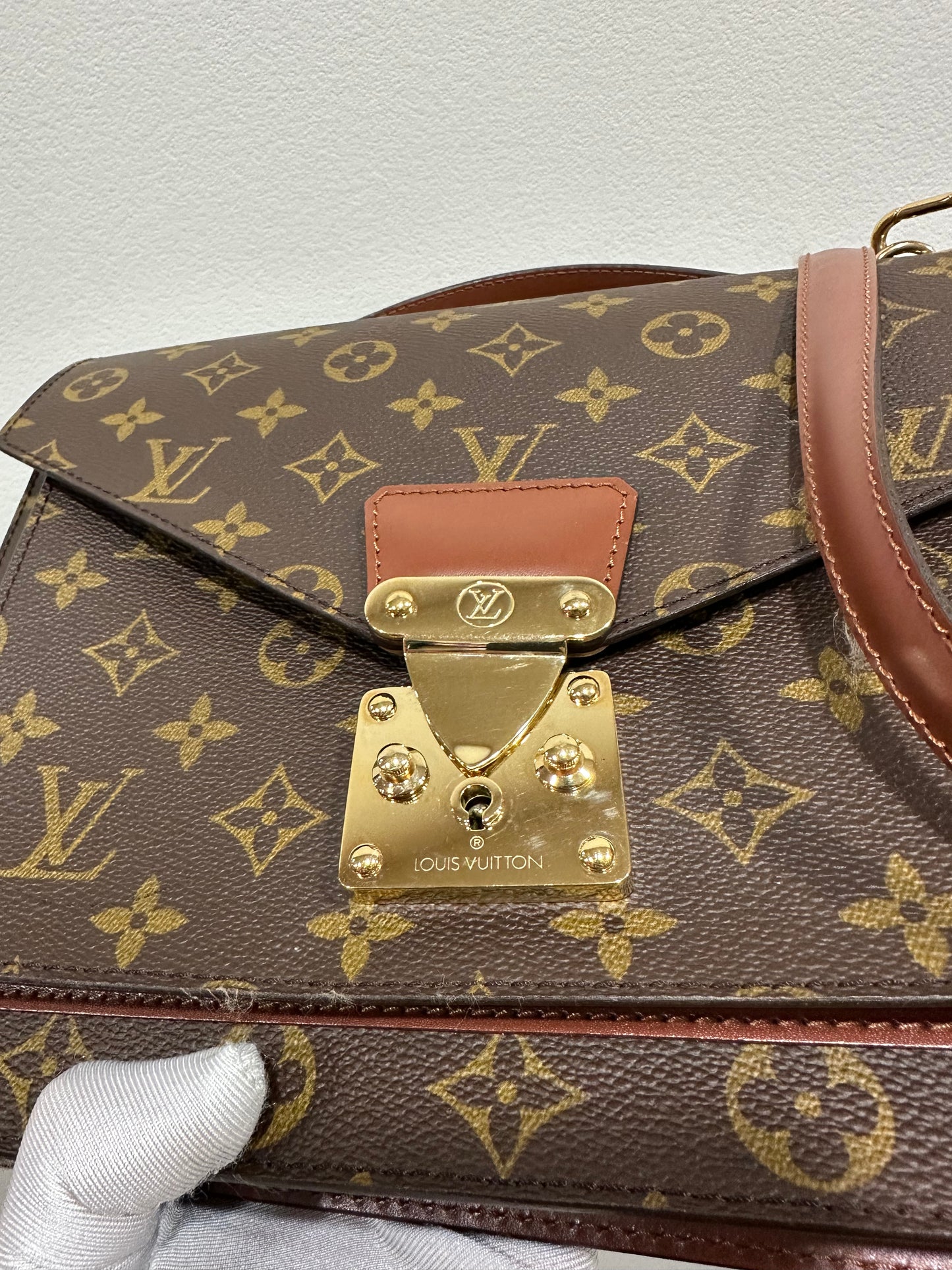 LOUIS VUITTON Monceau 28