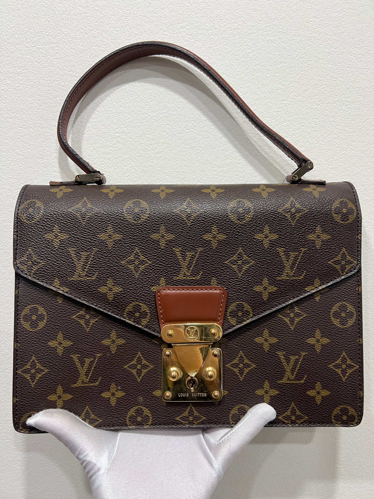 LOUIS VUITTON Concorde