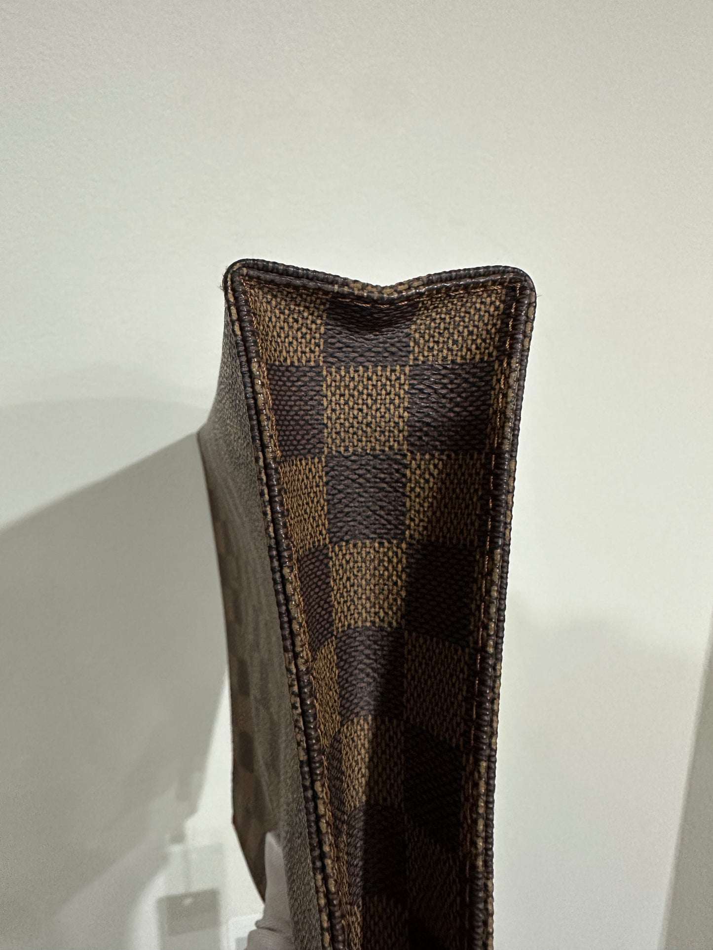 Louis Vuitton damier pouch