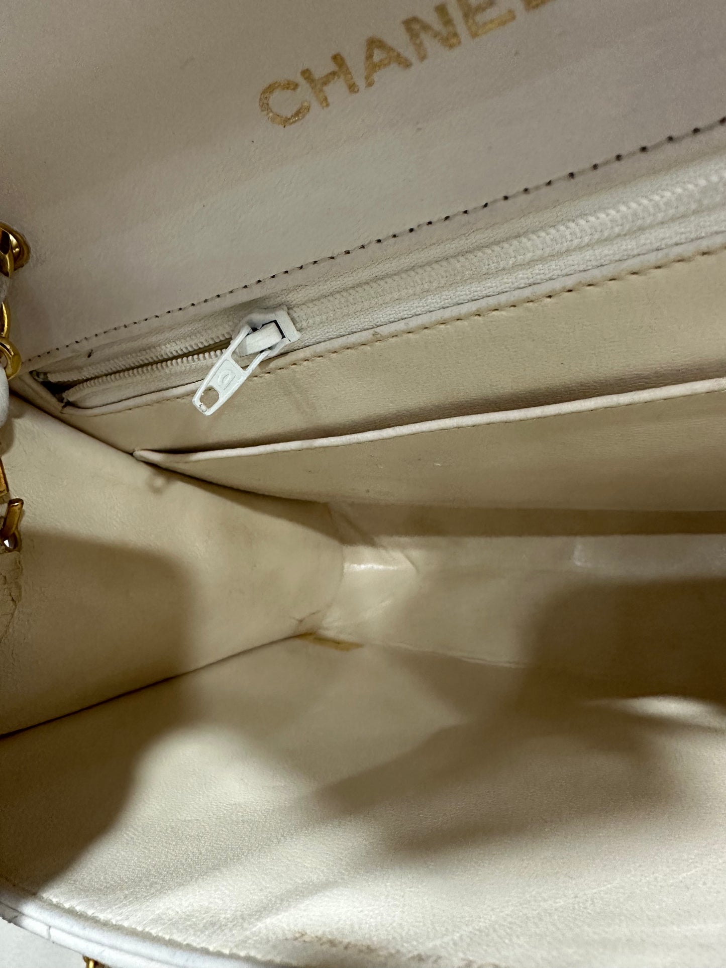 Borsa a tracolla Chanel Matelassé con catena Push Lock