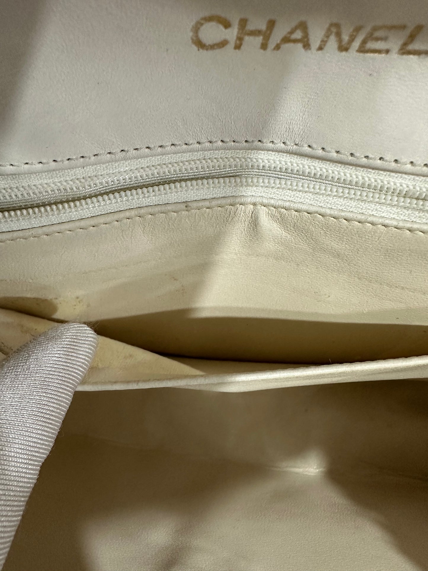 Borsa a tracolla Chanel Matelassé con catena Push Lock