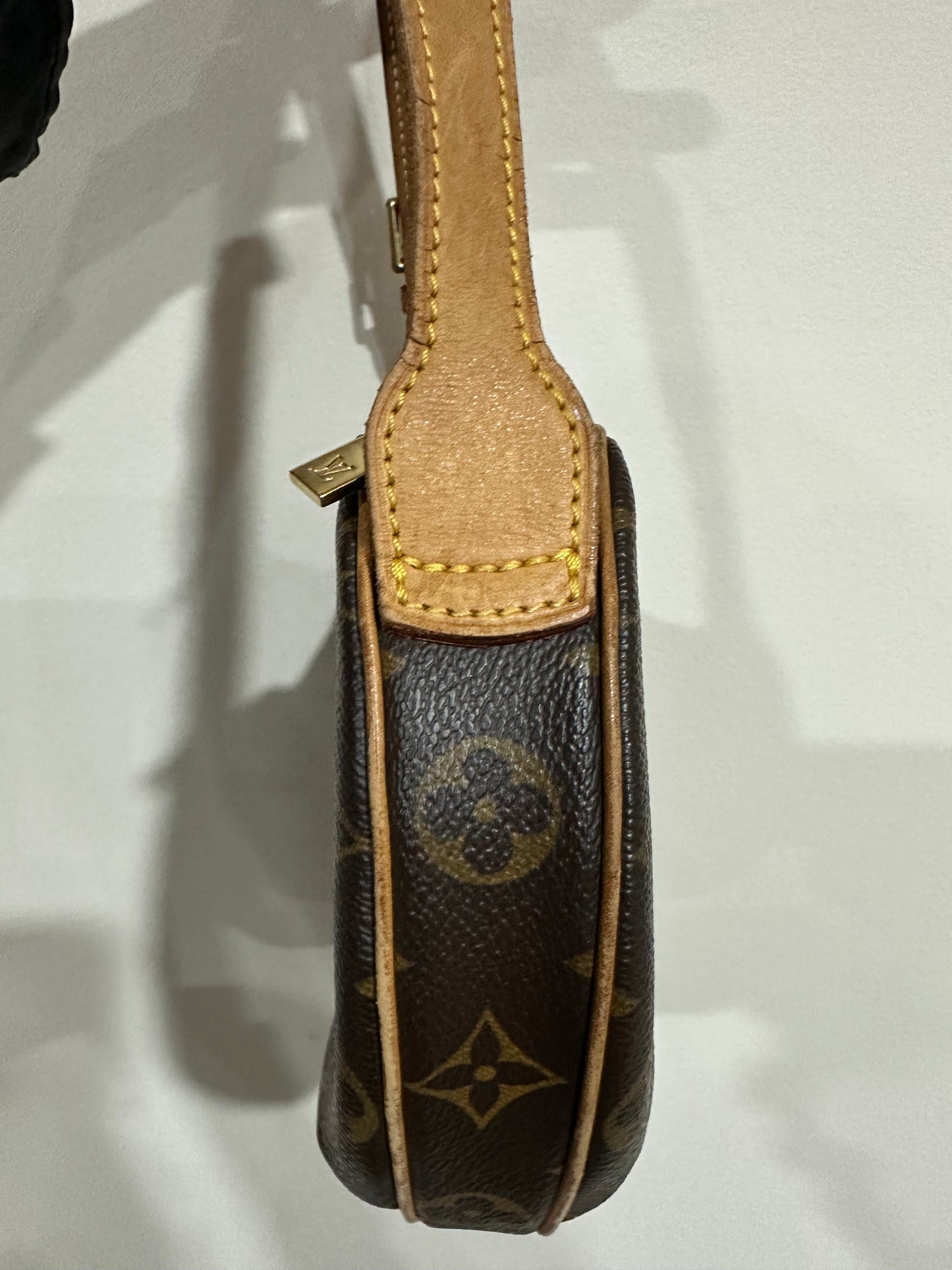 Louis Vuitton Croissant PM