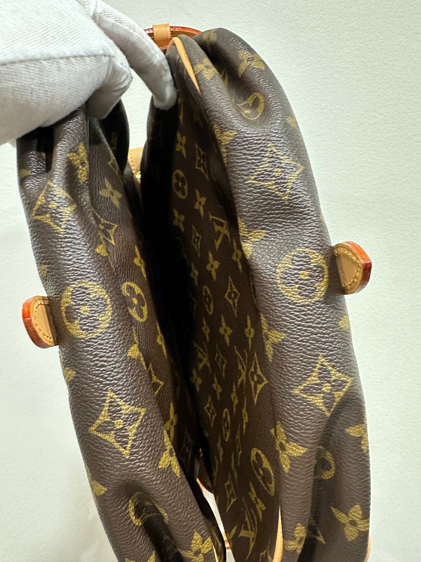Louis Vuitton Saumur 30