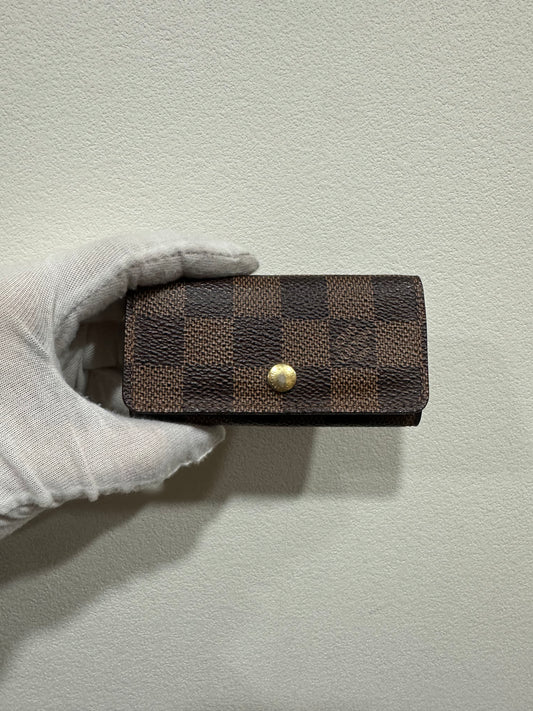 Louis Vuitton damie key holder