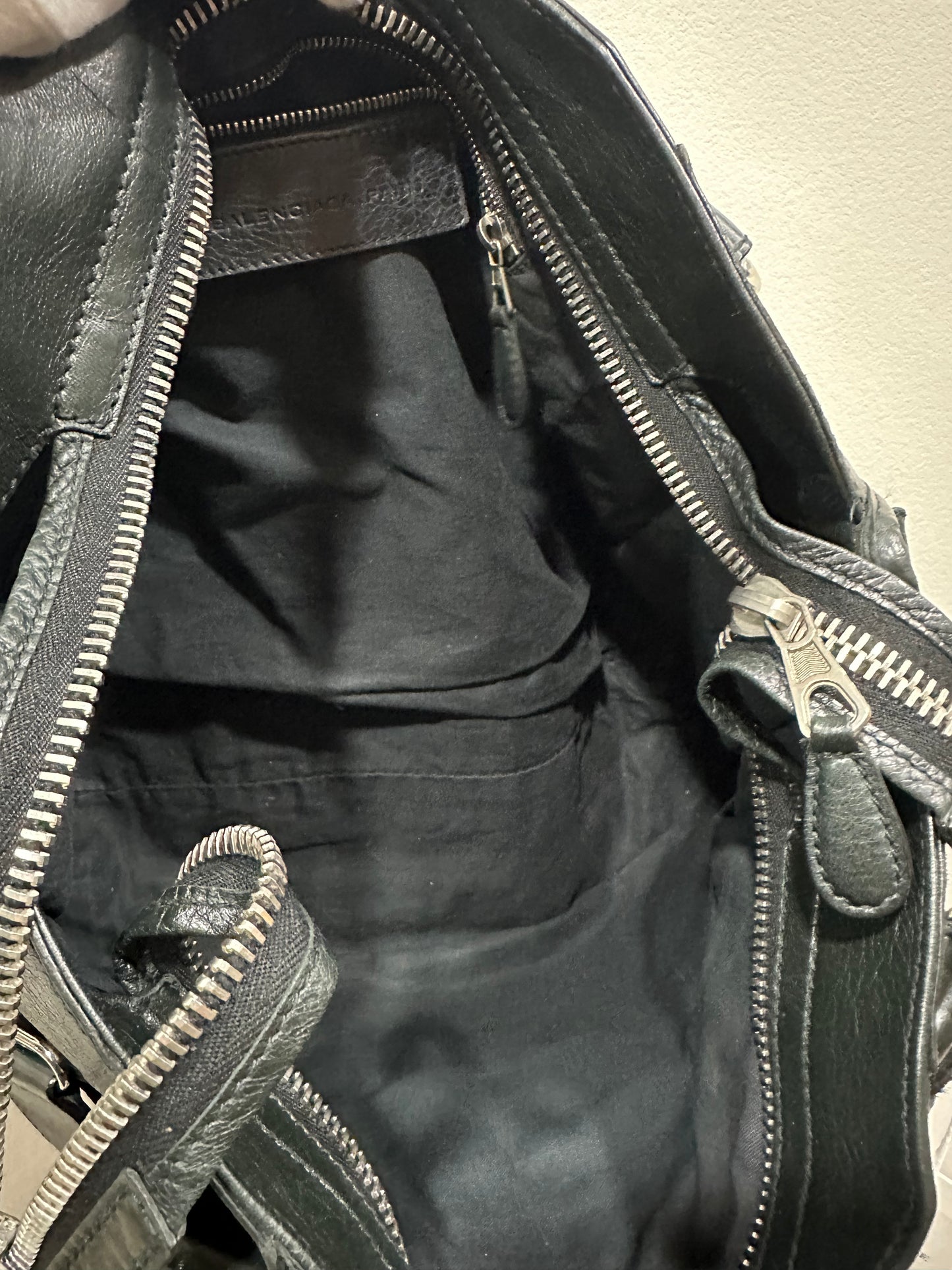 Balenciaga city black