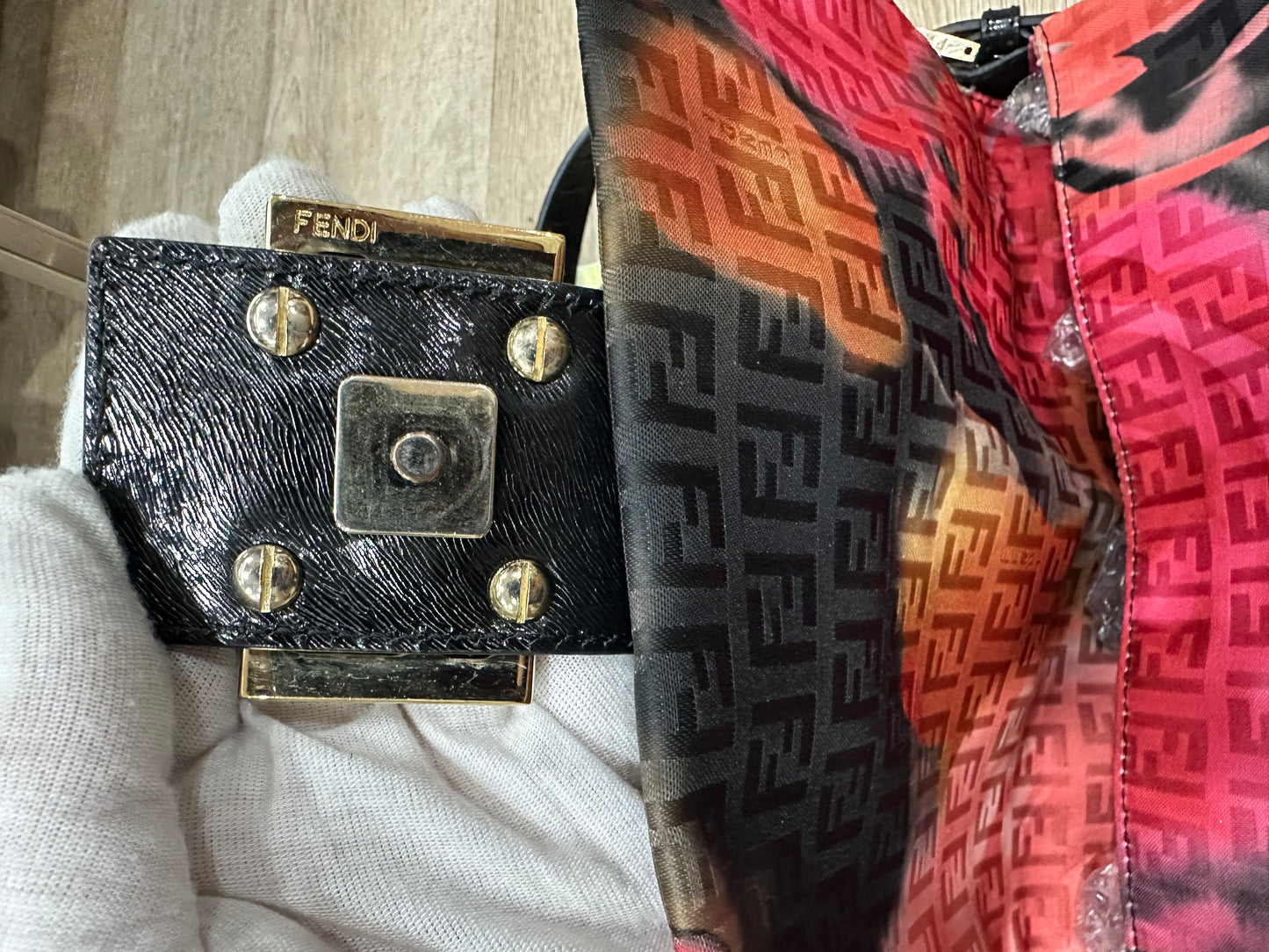 FENDI Mamma Baguette in tela Zucchino rossa