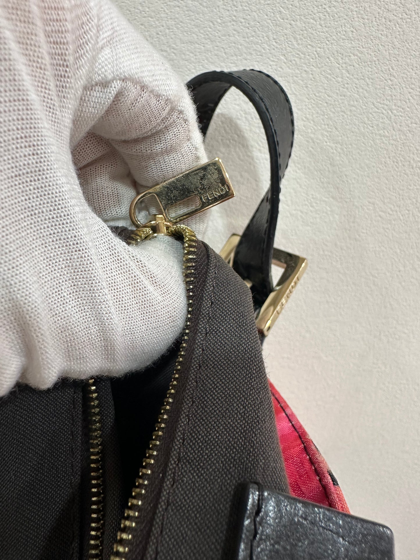 FENDI Mamma Baguette in tela Zucchino rossa